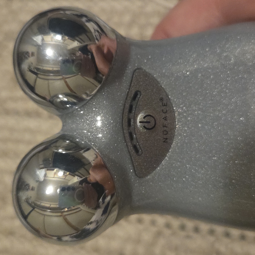 NuFace mini facial toning device. used once or twice, EUC.